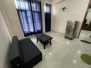 Living Room in 1.5 BHK Builder Floor at Sector 27 – for Rent