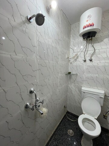 Bathroom in 1.5 BHK Builder Floor at Sector 27 – for Rent