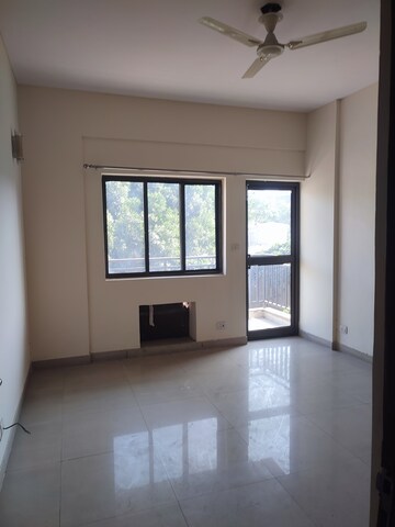 Room in 3.5 BHK Apartment at Ardee City Palm Grove Heights, Sector 52 – for Rent