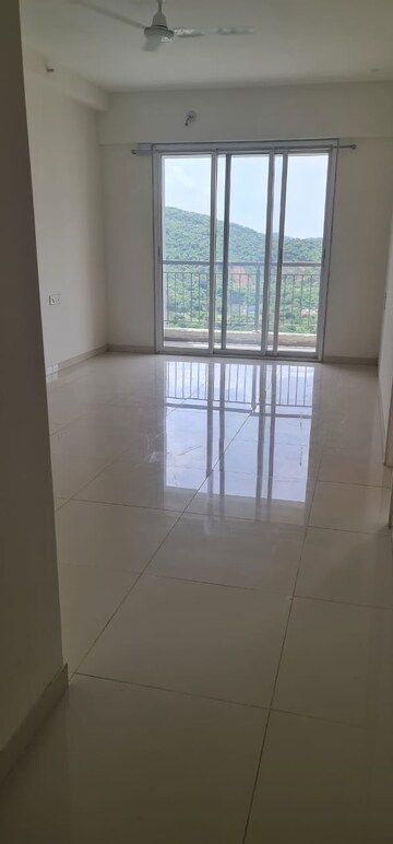 Room in 3 BHK Apartment at Godrej Emerald, Ghodbunder Road – for Rent