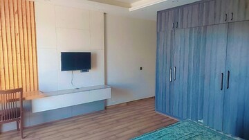 Room in 4 BHK Builder Floor at Sector 57 – for Rent
