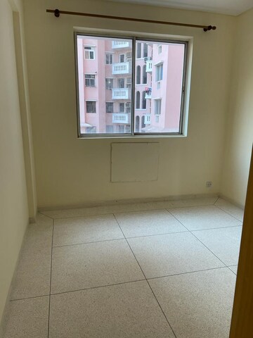 Room in 2.5 BHK Apartment at DLF The Princeton Estate, Dlf Phase V – for Rent