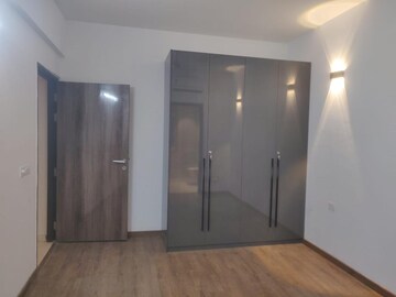 Room in 4 BHK Builder Floor at DLF Garden City Independent Floors, Sector 92 – for Rent