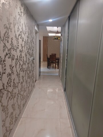 Building Lobby in 2 BHK Apartment at Suncity Essel Tower, Sector 28 – for Rent