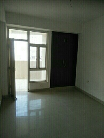 Room in 2 BHK Apartment at Supertech Cape Town, Sector 74 – for Rent