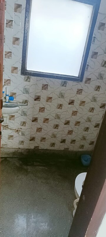 Bathroom in 1 BHK Builder Floor at Saket – for Rent