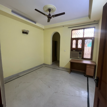 Room in 3 BHK Builder Floor at SLF Indraprastha Apartments, Indraprastha Colony – for Rent