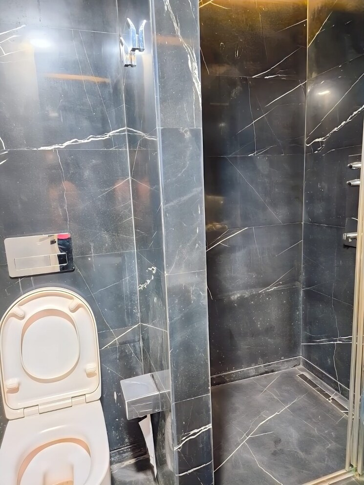 Bathroom, lodha-world-one 3 Bedroom 1553 Sq.Ft. Apartment In Worli Mumbai 8171231