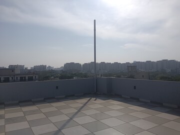 Balcony in 5 BHK Builder Floor at Auram Floor, South City 2 – for Rent