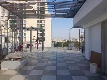 Parking in 5 BHK Builder Floor at Auram Floor, South City 2 – for Rent