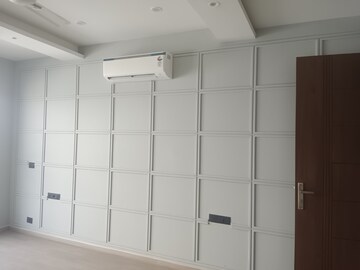 Building Lobby in 5 BHK Builder Floor at Auram Floor, South City 2 – for Rent