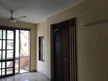 Building Lobby in 2 BHK Apartment at Unitech Woodstock Floors, Sector 50 – for Rent