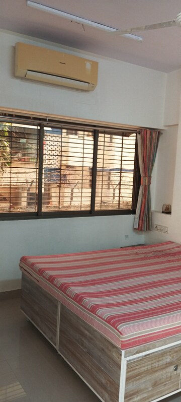Room in 1 BHK Apartment at Andheri West – for Rent