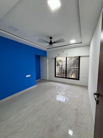 Room in 3 BHK Apartment at JP Eminence, Andheri West – for Rent