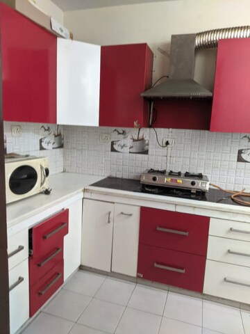 Team Area in 3 BHK Apartment at Vipul World Floors, Sector 48 – for Rent