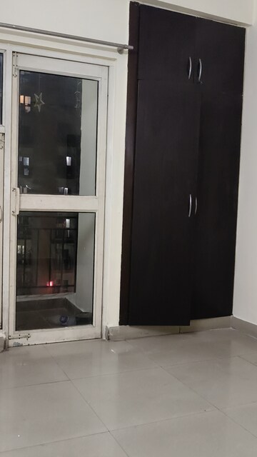 Room in 3 BHK Apartment at Gardenia Golf City, Sector 75 – for Sale