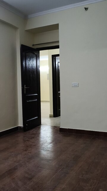 Room in 3 BHK Apartment at Gardenia Golf City, Sector 75 – for Sale