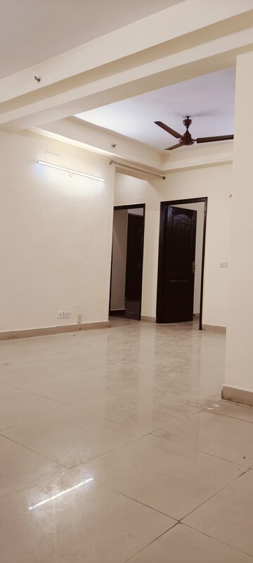 Room in 3 BHK Apartment at Gardenia Golf City, Sector 75 – for Sale