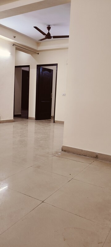 Room in 3 BHK Apartment at Gardenia Golf City, Sector 75 – for Sale