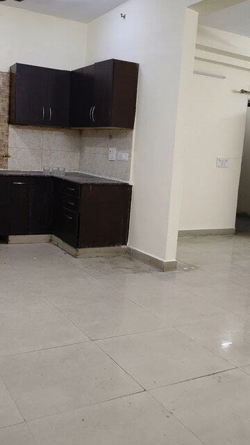 Room in 3 BHK Apartment at Gardenia Golf City, Sector 75 – for Sale