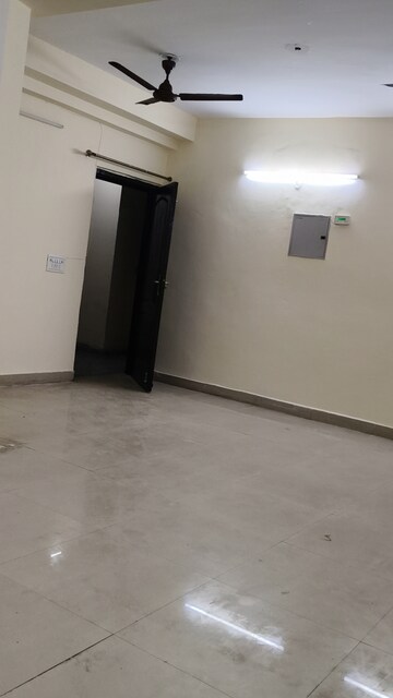 Room in 3 BHK Apartment at Gardenia Golf City, Sector 75 – for Sale