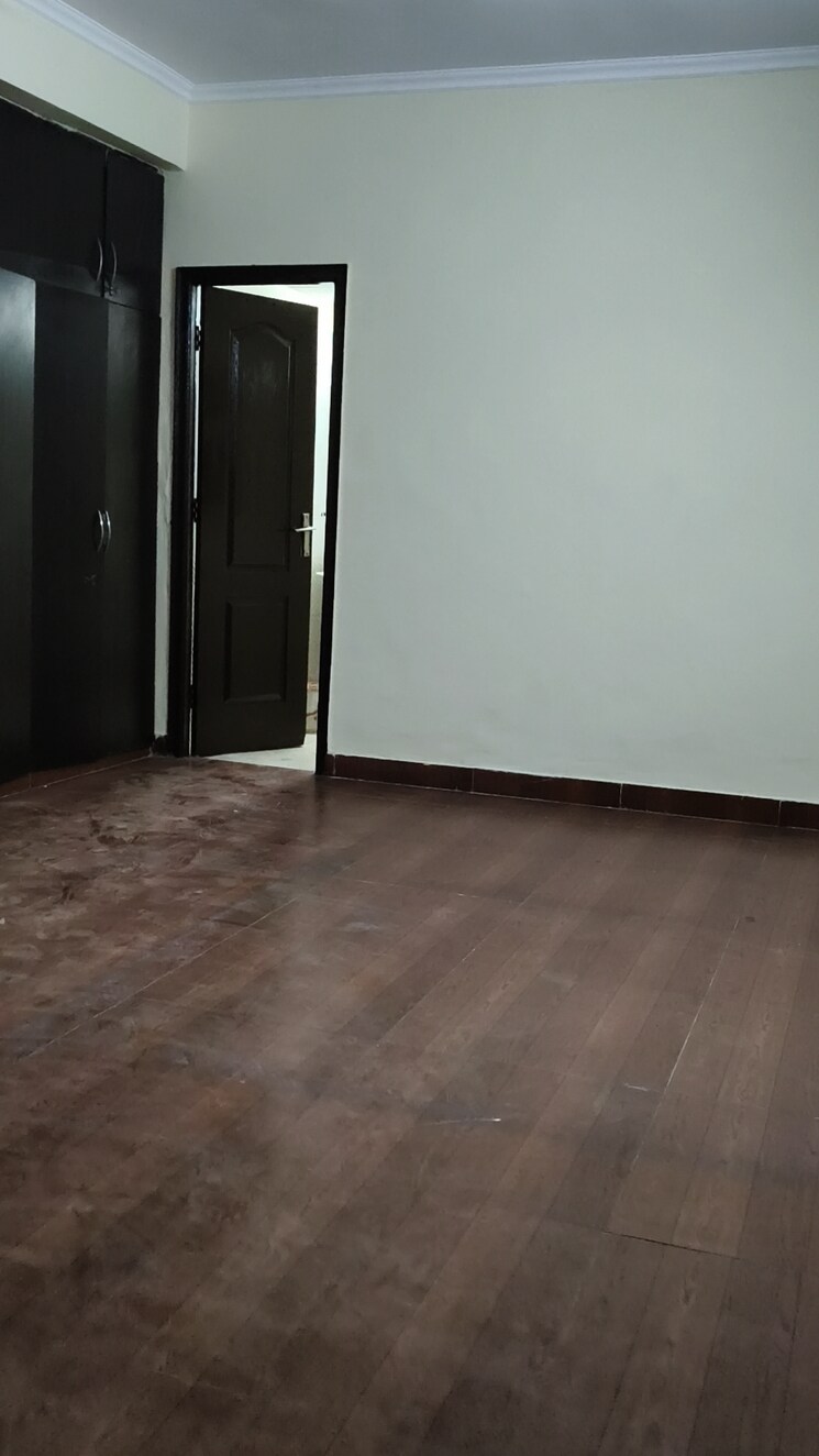 Room, gardenia-golf-city 3 Bedroom 1350 Sq.Ft. Apartment In Sector 75 Noida 8171623