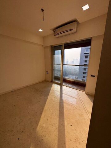 Room in 3 BHK Apartment at Ekta Tripolis, Goregaon West – for Rent