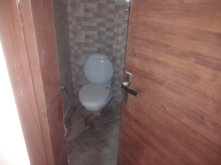 Bathroom, rohini sector 6 2 Bedroom 600 Sq.Ft. Builder Floor In Rohini Sector 6 Delhi 8171620