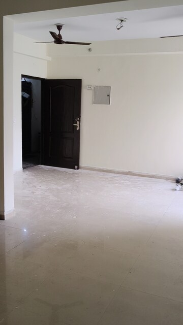 Room in 3 BHK Apartment at Gardenia Golf City, Sector 75 – for Sale