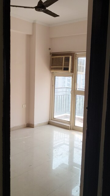 Room in 3 BHK Apartment at Gardenia Golf City, Sector 75 – for Sale