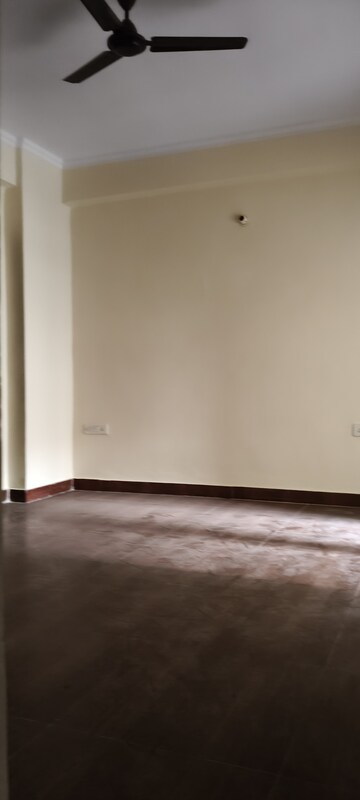Room in 3 BHK Apartment at Gardenia Golf City, Sector 75 – for Sale
