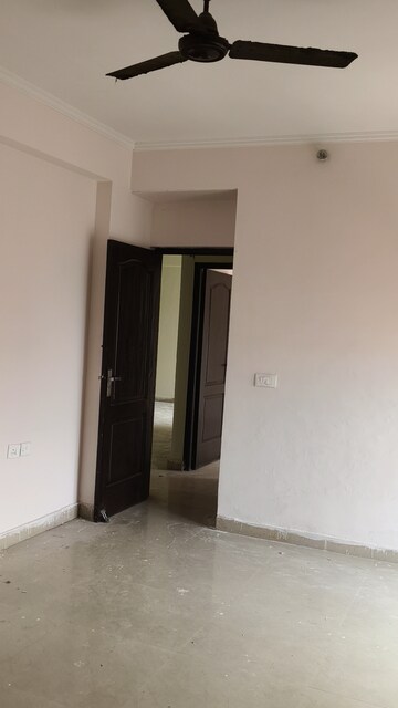 Room in 3 BHK Apartment at Gardenia Golf City, Sector 75 – for Sale