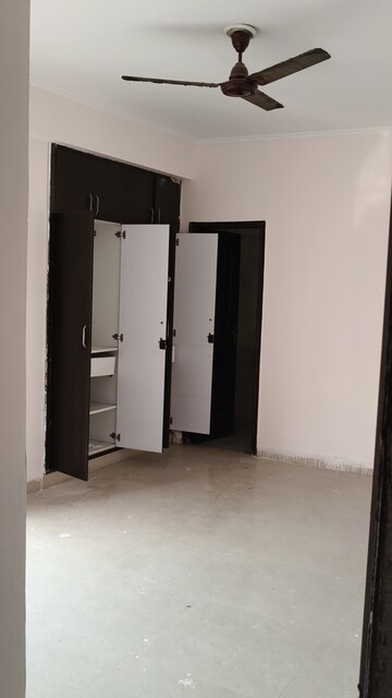Room in 3 BHK Apartment at Gardenia Golf City, Sector 75 – for Sale