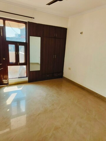 Room in 4 BHK Apartment at Urja Towers, Sector 47 – for Rent