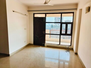 Room in 4 BHK Apartment at Urja Towers, Sector 47 – for Rent