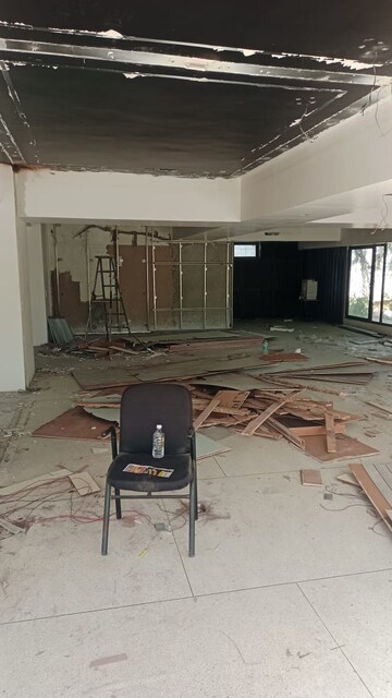  Showroom – Exterior View View at Thaltej - for Rent