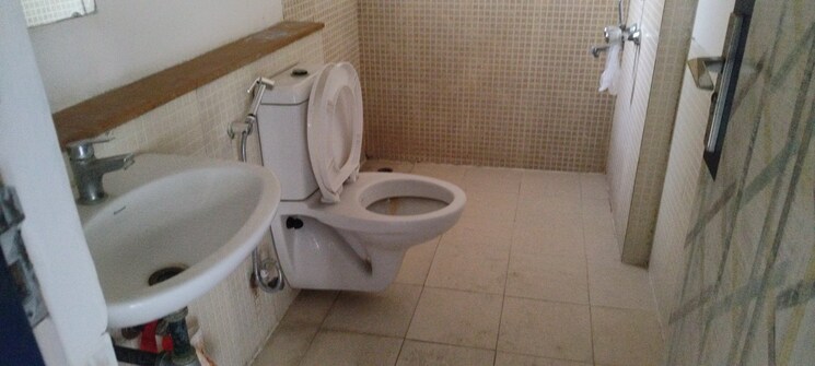 Bathroom, jaypee-greens-kosmos 2 Bedroom 950 Sq.Ft. Apartment In Sector 134 Noida 8171774