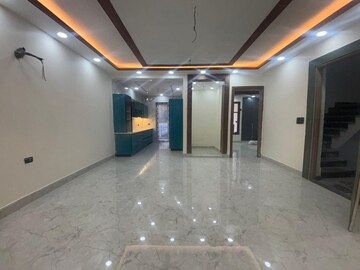 Room in 3 BHK Builder Floor at Sector 43 – for Rent