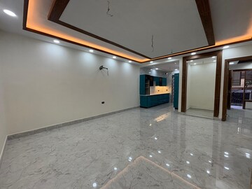Room in 3 BHK Builder Floor at Sector 43 – for Sale