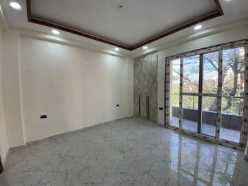 Room in 3 BHK Builder Floor at Sector 43 – for Sale