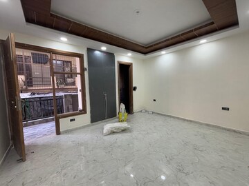 Parking in 3 BHK Builder Floor at Sector 43 – for Sale