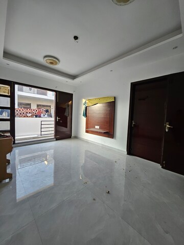 Room in 5 BHK Independent House at Aerocity – for Sale