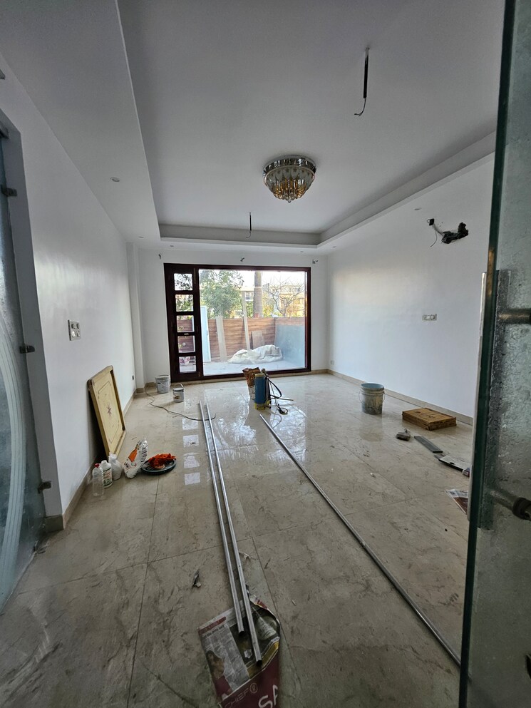 Room, aerocity 5 Bedroom 300 Sq.Yd. Independent House In Aerocity Mohali 8171868