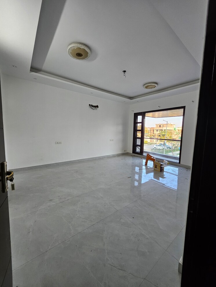 Room, aerocity 5 Bedroom 300 Sq.Yd. Independent House In Aerocity Mohali 8171868