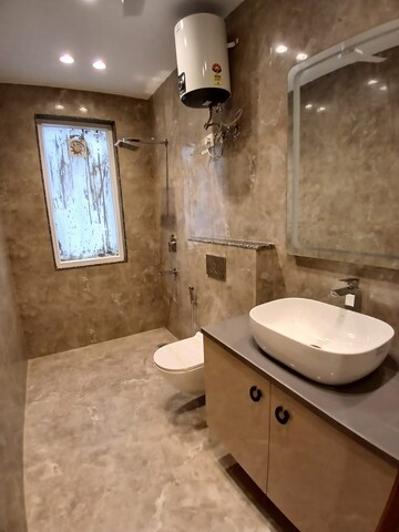 Team Area in 3.5 BHK Builder Floor at Sector 63a – for Sale