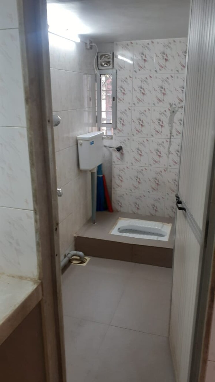 Bathroom, viman-darshan-chs 1 Bedroom 510 Sq.Ft. Apartment In Andheri East Mumbai 8171905