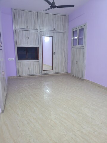 Room in 2 BHK Apartment at Janakpuri – for Rent