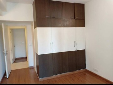 Bedroom in 4 BHK Apartment at DLF The Icon, Dlf Phase V – for Rent