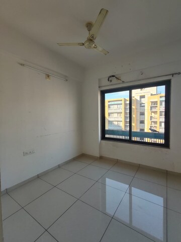 Room in 3 BHK Apartment at Vishwanath Sarathya, Shela – for Rent