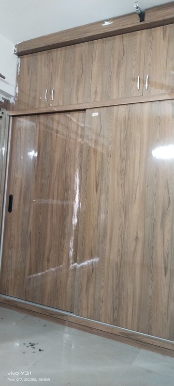 Furnished Amenities in 2 BHK Apartment at Sector 16c Greater Noida – for Rent